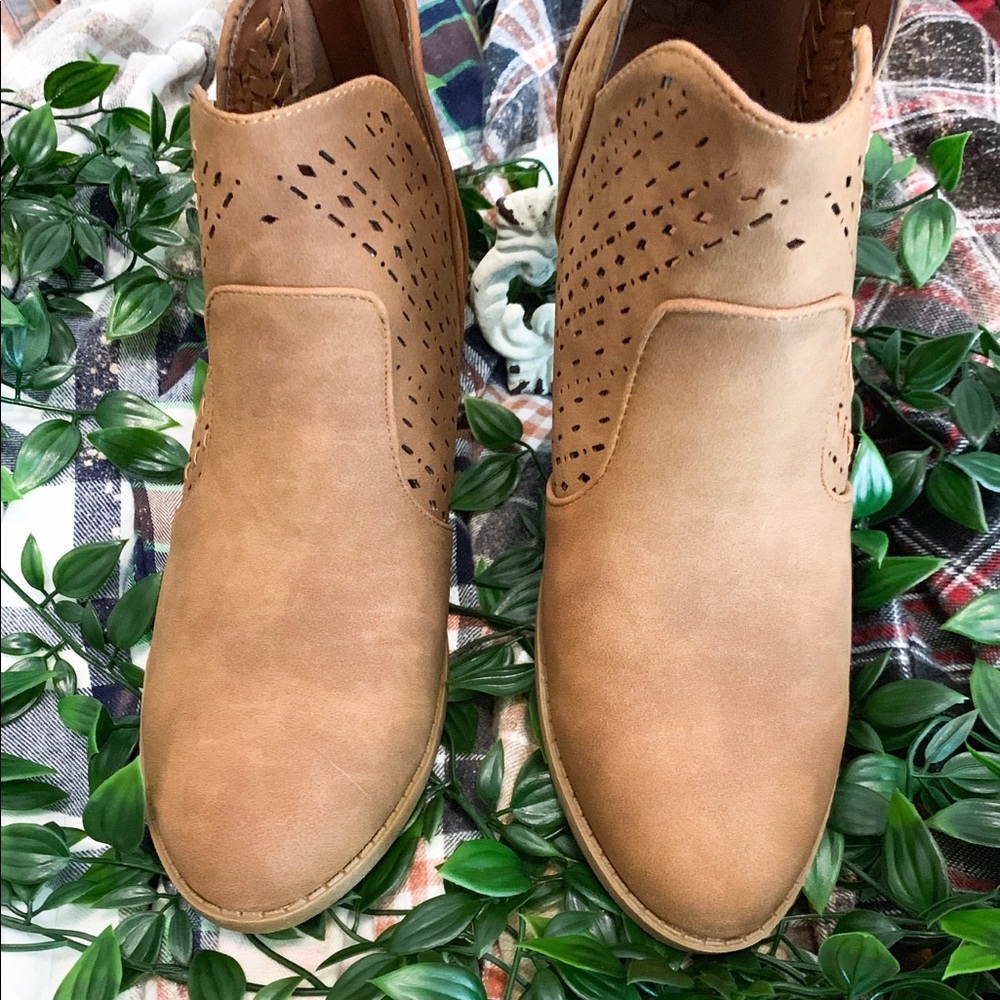 SIZE 6 LEFT! ✨Dark Camel Booties - Picture 5 of 7